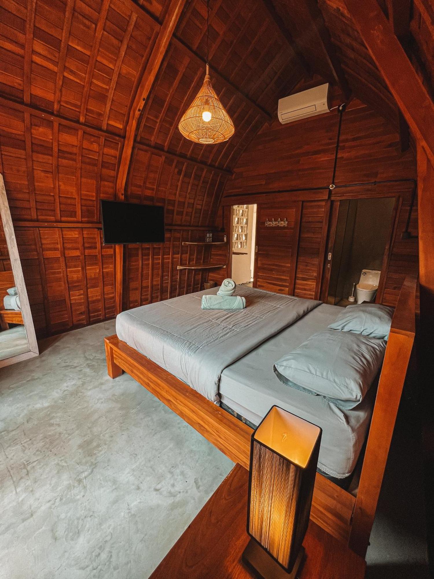 Bagus Ink Surf Camp Hostel Uluwatu Екстериор снимка